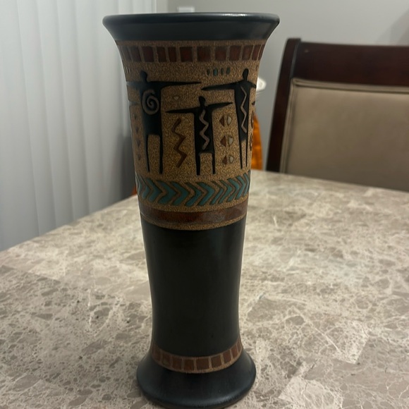 Southwestern Vase! Hand Made! Artist signed the bottom of vase in 2004. - Picture 1 of 4